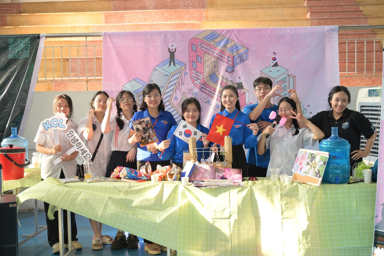 Nhấn để phóng to